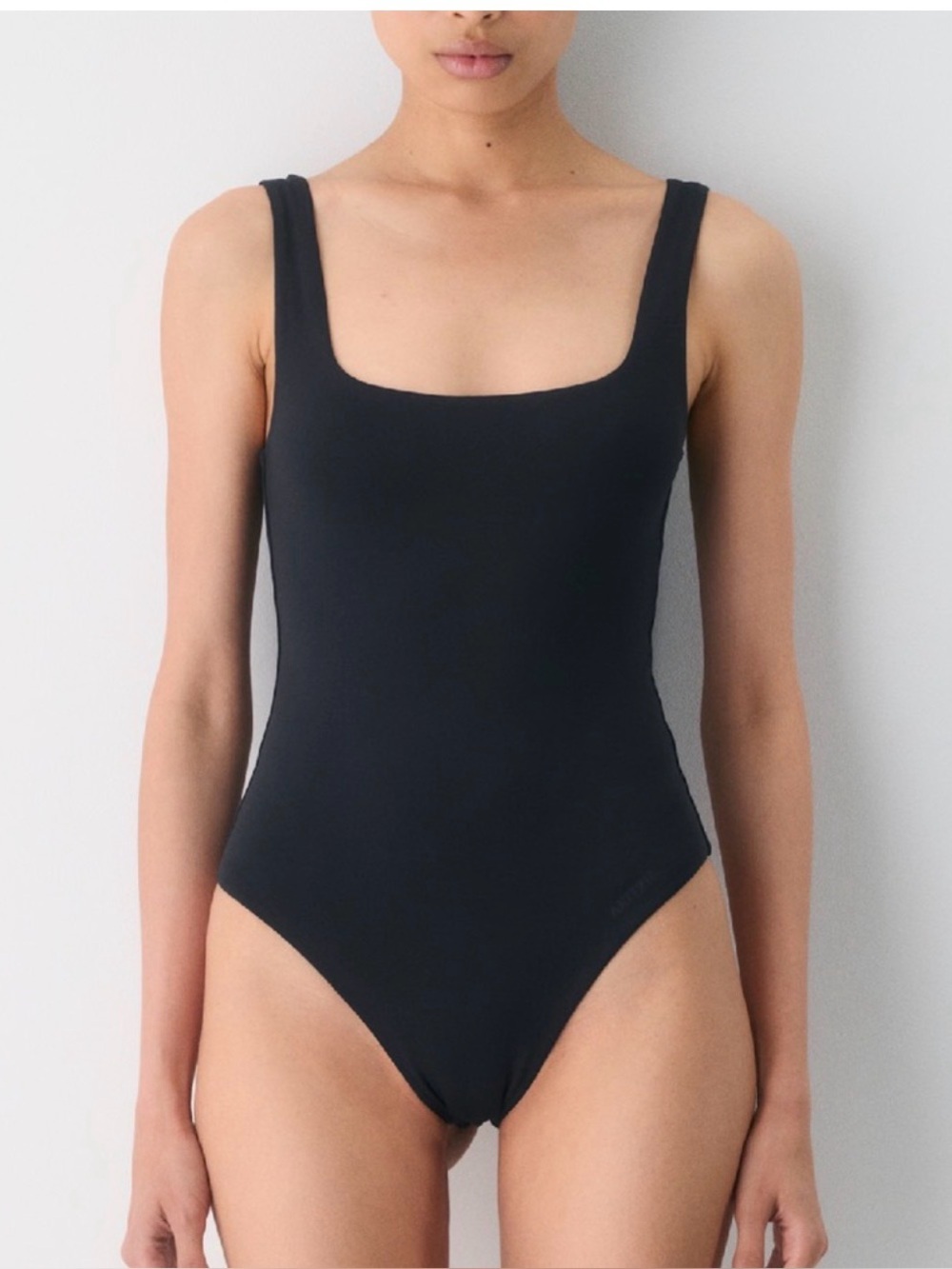 Aritzia Babaton Contour Black Scoop-Neck Bodysuit